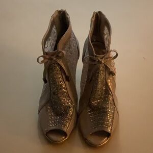 EUC woman’s Italina shoes
